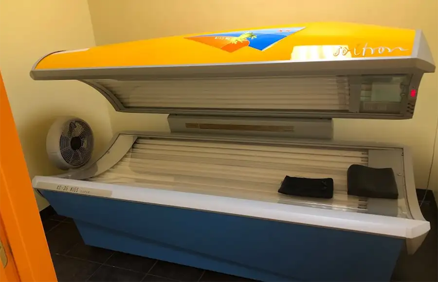 Level 1 Tanning Bed | Soltron Kiss-XS-35 - Central Illinois