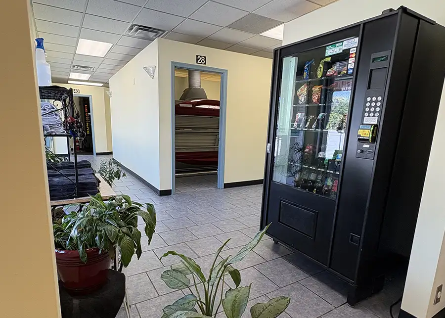 sun-room-tanning-springfield-il-ndirksen-location-09